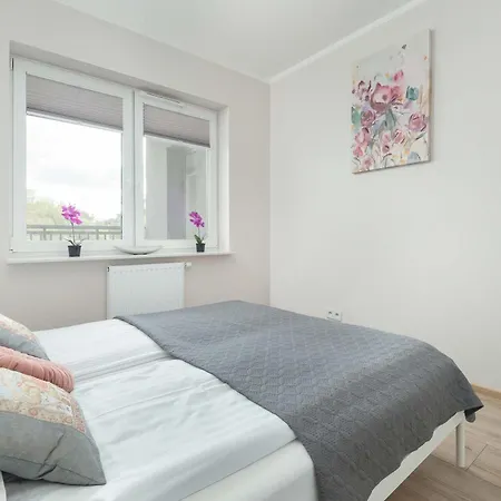 Z Parkingiem W Lodzi Przy Parku Rejtana By Renters *