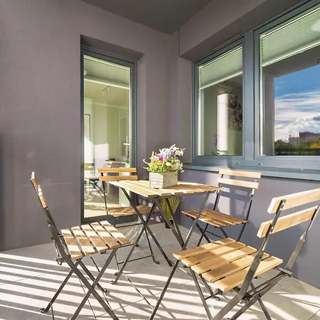 Z Parkingiem W Lodzi Przy Parku Rejtana By Renters *