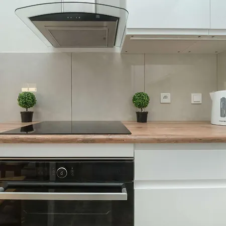 Z Parkingiem W Lodzi Przy Parku Rejtana By Renters *