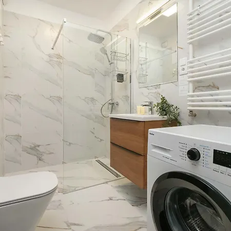 Z Parkingiem W łodzi Przy Parku Rejtana By Renters Łódź