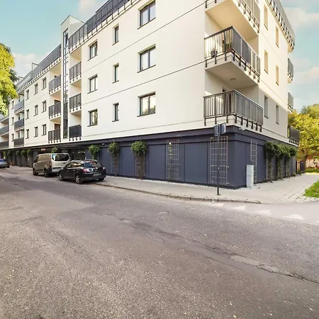 Z Parkingiem W Lodzi Przy Parku Rejtana By Renters * Łódź