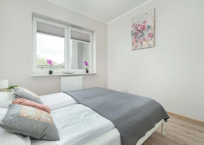 Z Parkingiem W Lodzi Przy Parku Rejtana By Renters *