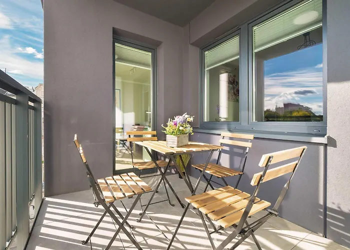 Z Parkingiem W Lodzi Przy Parku Rejtana By Renters *