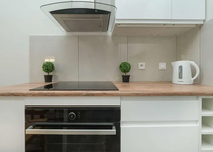 Z Parkingiem W Lodzi Przy Parku Rejtana By Renters *