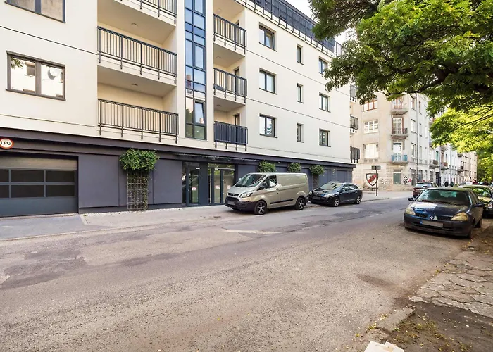 Z Parkingiem W Lodzi Przy Parku Rejtana By Renters Łódź