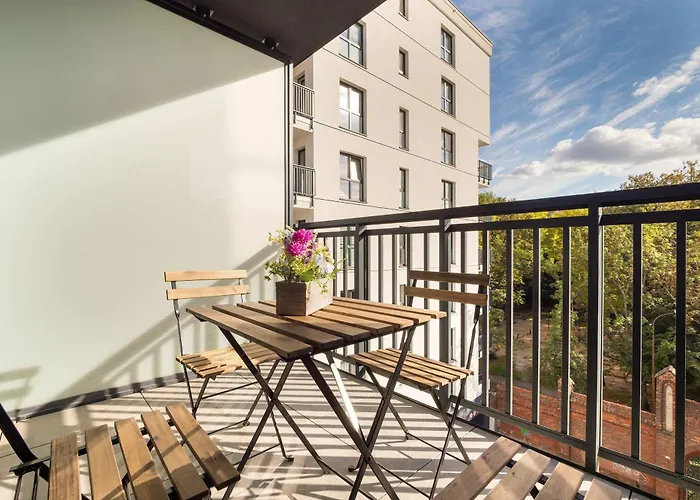 Z Parkingiem W Lodzi Przy Parku Rejtana By Renters * Łódź